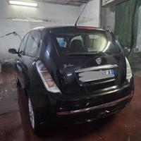 Lancia y
