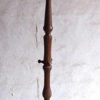 Appendiabiti attacapanni da terra in legno vintage