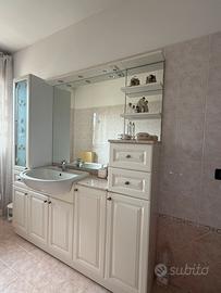 Mobile bagno laccato bianco con marmo