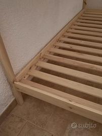 letto a castello legno con materassi