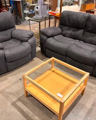 Salotto grigio moderno con recliner elettrici