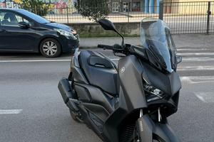 X Max 300 com soli 3990 km garanzia 2030