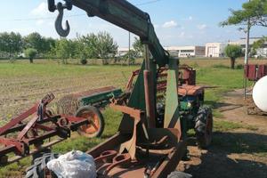 Moto coltivatore con gru