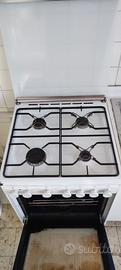 Cucina a gas SMEG con 4 fuochi più forno ventilato