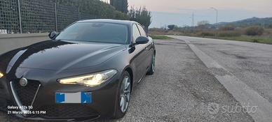 Alfa Romeo Giulia 2.2 150cv