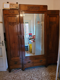 Armadio con specchio in legno massello inizio '900