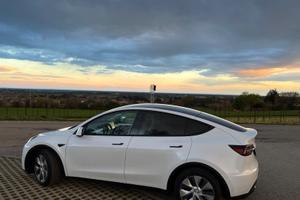 Tesla model Y RWD