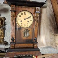 Orologio antico da parete in legno con pendolo – d