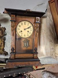 Orologio antico da parete in legno con pendolo – d