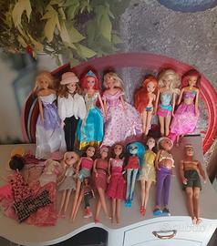 Lotto bambole Barbie e accessori
