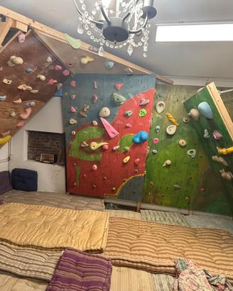muro arrampicata completo di prese