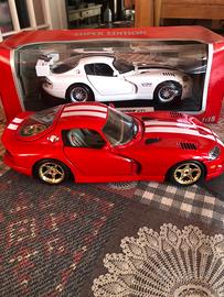 Modello 1:18 Dodge viper rossa nuova