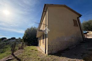 CASA SEMINDIPENDENTE A AVIGLIANO UMBRO