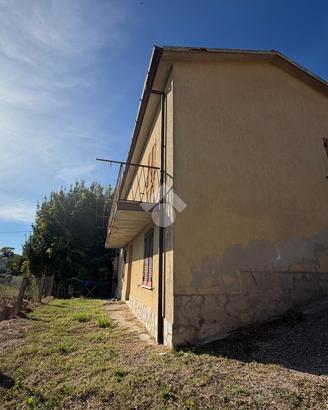 CASA SEMINDIPENDENTE A AVIGLIANO UMBRO