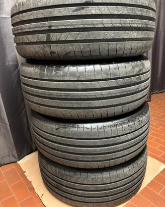 Gomme GoodYear F1  235/45 R18