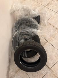 Treno di 4 pneumatici estivi GoodYear 185/65 R15