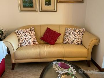 Divano in pelle di Divani & Divani bu Natuzzi