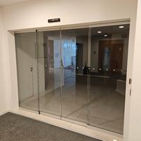 Porta scorrevole automatica vetrata ASSA ABLOY