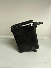 ALLOGGIAMENTO BATTERIA. SCARABEO 50 2t.