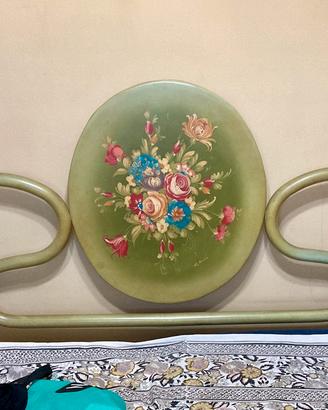 Letto matrimoniale vintage color verde salvia