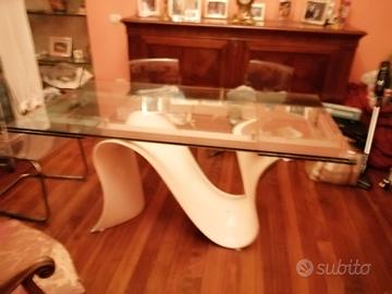 Tavolo allungabile con base ad onda. 