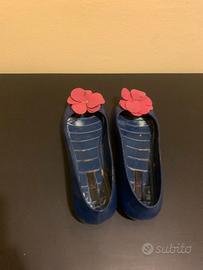 Ballerine zuiki blu scuro con fiocco fiore rosa su