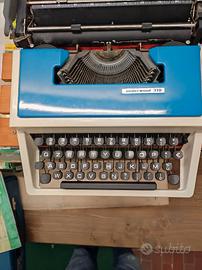 Macchina da scrivere olivetti