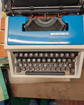 Macchina da scrivere olivetti