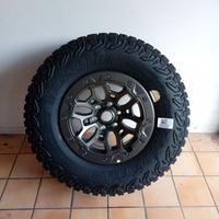 Cerchio e gomma da 18 originale RAM TRX