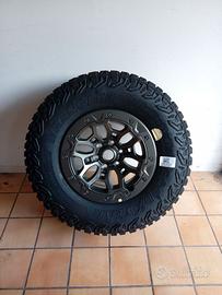 Cerchio e gomma da 18 originale RAM TRX