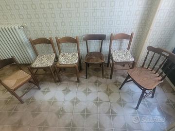 Sedie di faggio di varie forme e misure 