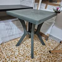 tavolino in  plastica