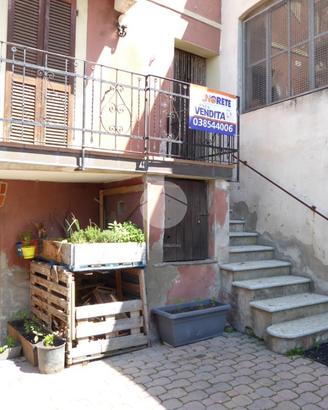 CASA DI CORTE A ROVESCALA