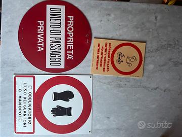 Cartelli segnaletici vintage