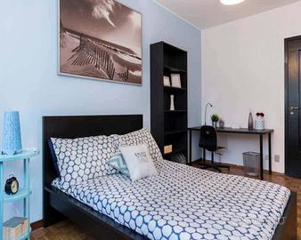 Stanza in appartamento di 105 m² a Cesano Boscone