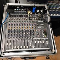 mixer mackie completo di Flight case 