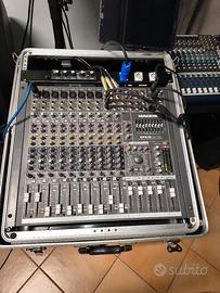 mixer mackie completo di Flight case 