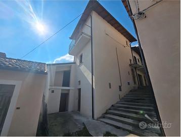 Casa indipendente cielo-terra
