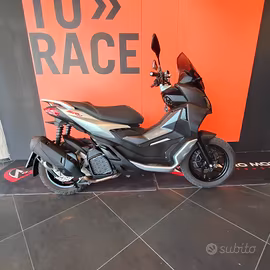 APRILIA SR GT 200 (2023)