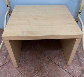 Tavolino basso in legno chiaro