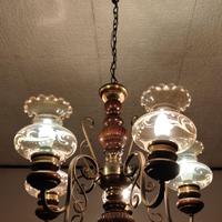 Lampadario vintage con paralumi in vetro inciso