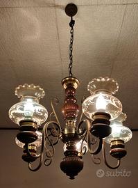 Lampadario vintage con paralumi in vetro inciso