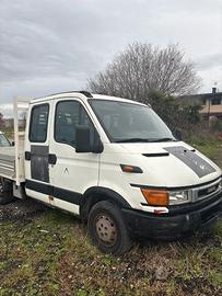 Iveco furgone 7 posti Diesel - Grande vano di cari