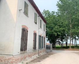 CASA DI CORTE A LUZZARA