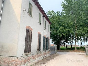 CASA DI CORTE A LUZZARA