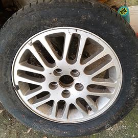 4 cerchi da 16 con pneumatici usurati