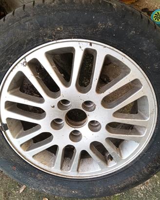 4 cerchi da 16 con pneumatici usurati