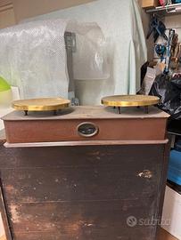 bilancia in legno antica