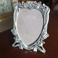 Bella cornice liberty in peltro