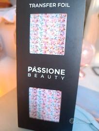 Un tocco di palcoscenico sulle tue unghie